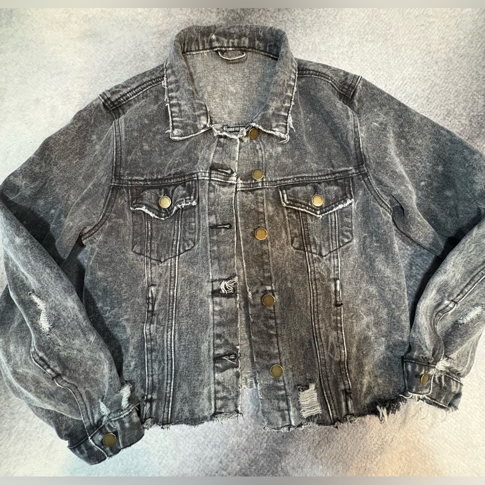 (A10) Mashed Potatoes Women's Gray Wash Distressed Ripped Denim Jean Jacket S‎